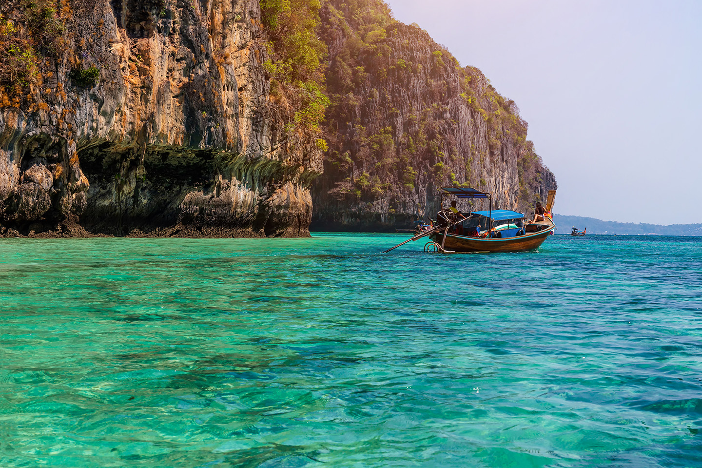 sea-beach-atmosphere-phi-phi-island-krabi-province-very-clear-water-beautiful-sea-white-sandy-beach-little-tourists-covid-19-there-are-many-taxi-boats-parked-without-tourists